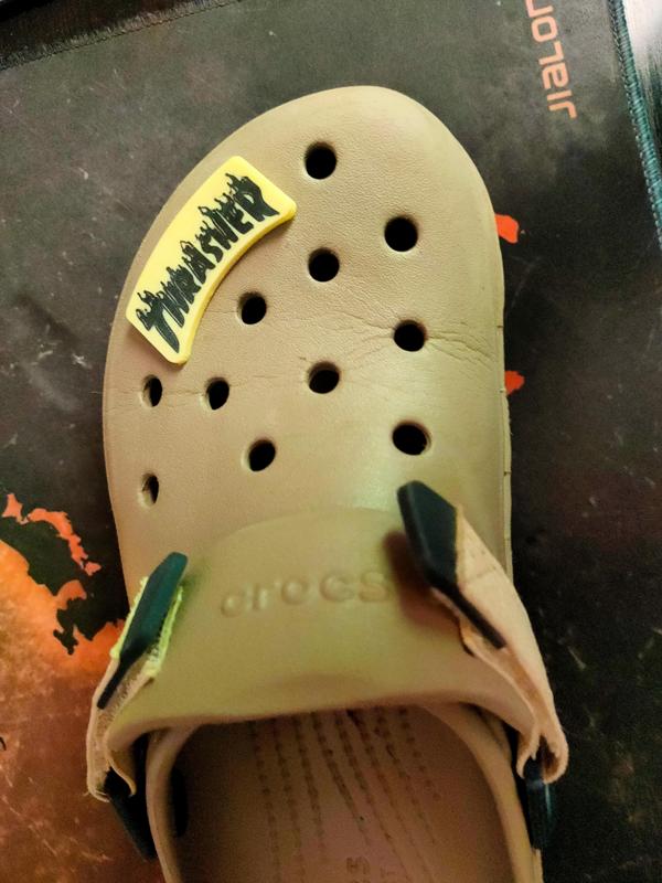 PIN THRASHER CROCS