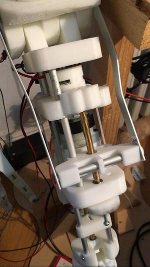stronger motor for inmoov upper leg (updated) and new threaded rod