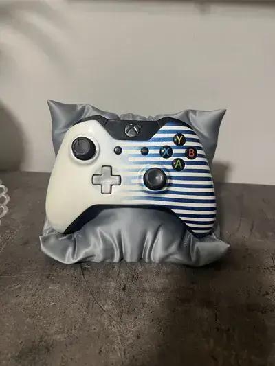 Support for pillow control