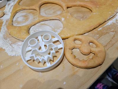 Donut cutter 7cm diameter scary face.