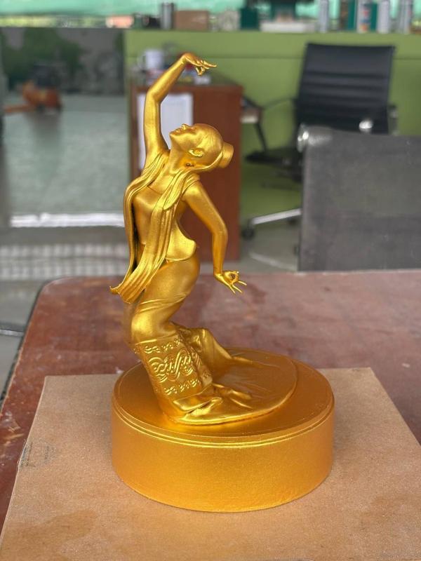 Dancing lady