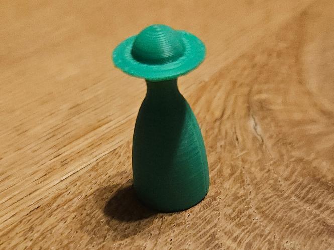 Character figurine with hat 3cm