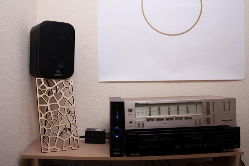 Voronoi speaker stand