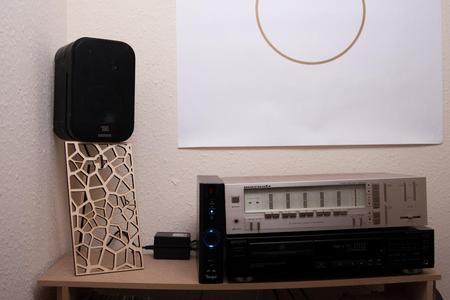 Voronoi speaker stand