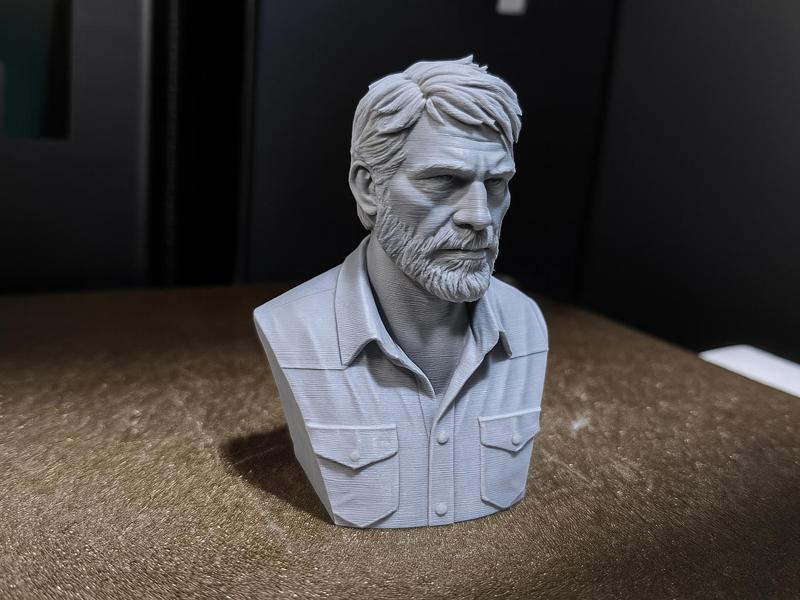 Joel (Last of Us) Statue