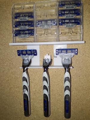 razor wall hanger with blade storage