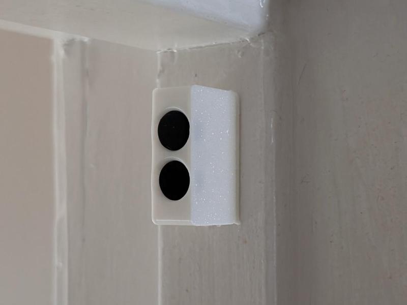 Philips_Hue_Contact_Sensor_Magnet_Holder.