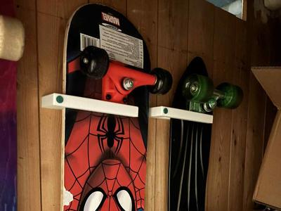 Skateboard wallmount