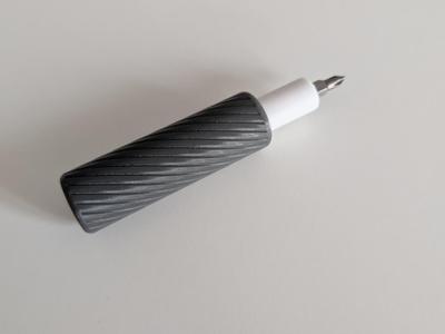 Magnetic quarter-inch bit holder 