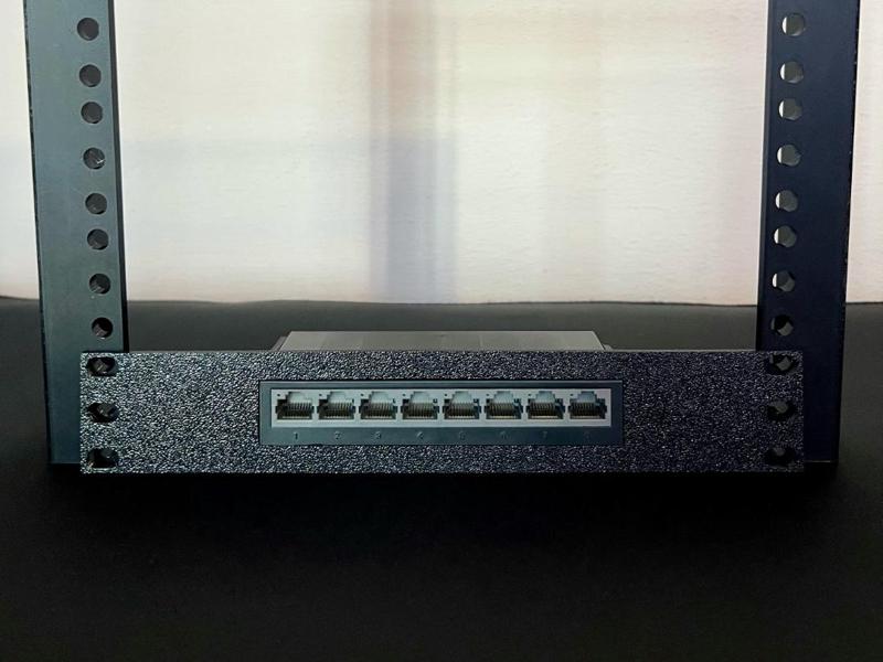 Supporto switch Tp-link LS1008G - 1U per rack 10"