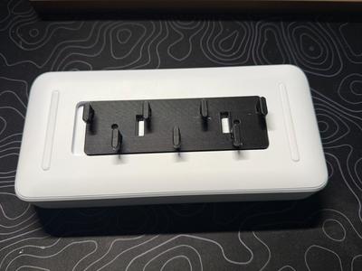 USW Flex 2.5gb 8 PoE Switch Skadis mount