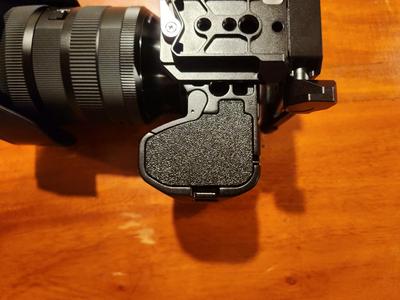 SmallRig Cage 4336 Bottom Cover (works w/ airtag)