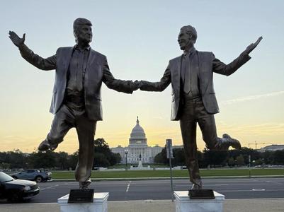 Trump & Epstein 'Best Friends Forever' Statue mini