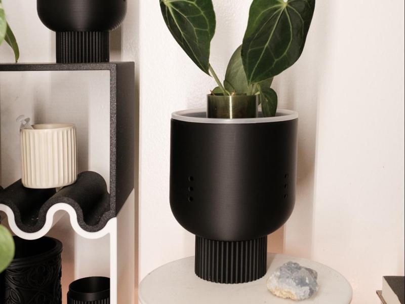 Simple Detachable Planter with Water Reservoir