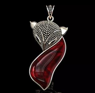 Agate Pendant with Symbolic Fox Design