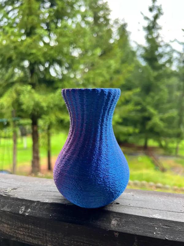 Scalable Nebula Bloom" – 3D Printed Gradient Vase (Scalable)