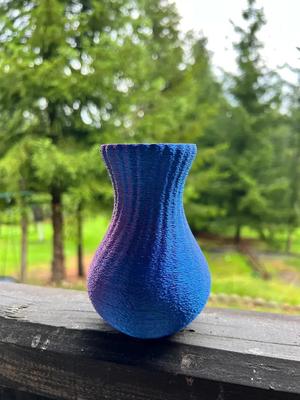 Scalable Nebula Bloom" – 3D Printed Gradient Vase (Scalable)