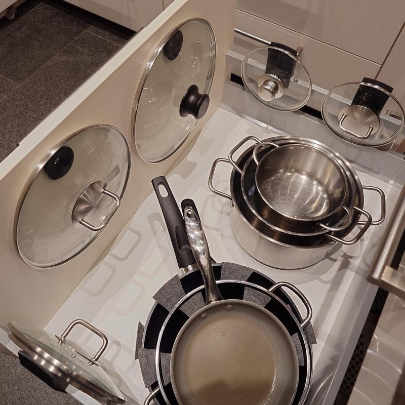 Drawer organizer for pot lids - keep your kitchen tidy!