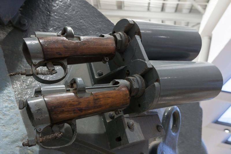 1:6 WW2 british tank smoke grenade launcher / pots lance fumigène Britannique char