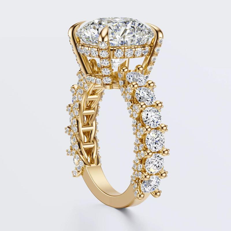 Round shape diamond engagement ring