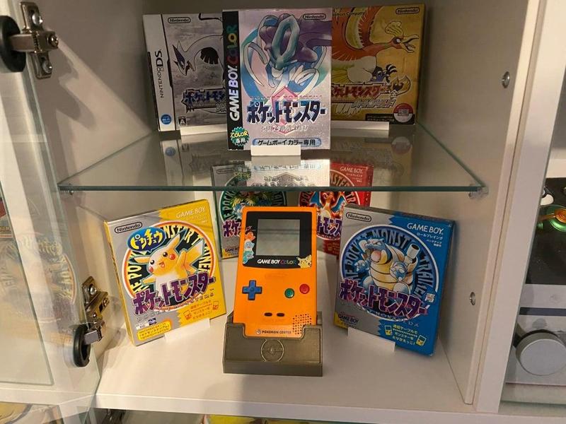 Gameboy Color Stand angled with support