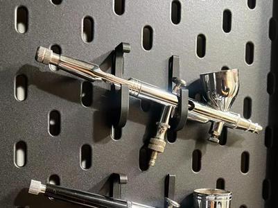 Extremely fast printing airbrush holder (compatible with IKEA Skadis pegboard)