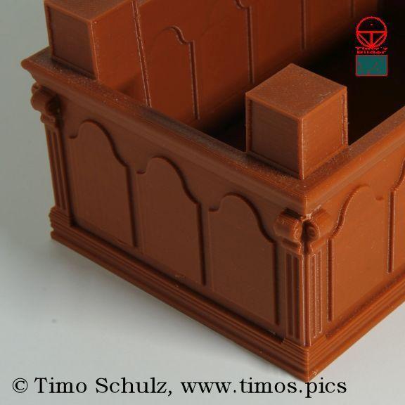 Stackable box with magnificent ornaments