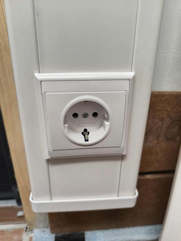 Geräteträger für Komib Brüstungskanal (120x60) | Device mounting frame for Komib cable duct (120x60)