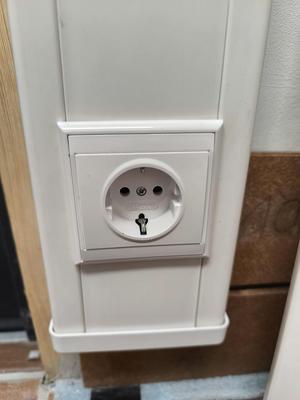 Geräteträger für Komib Brüstungskanal (120x60) | Device mounting frame for Komib cable duct (120x60)