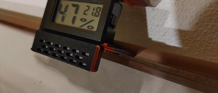 Hygrometer holder (glue on top of transparent lid)