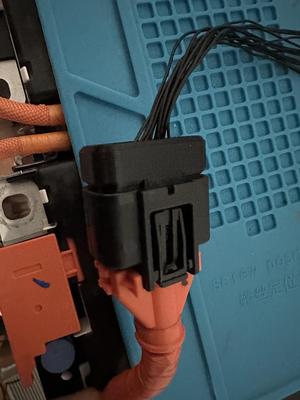 B-MAX Battery Connector