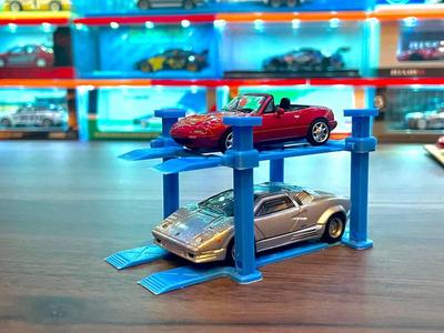 Hot Wheels & 1/64 Scale Car Lifts