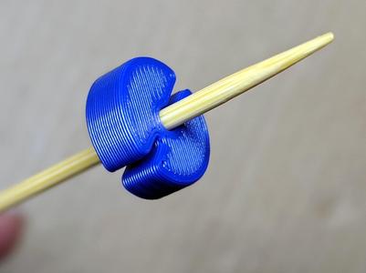 Stopper for a 2.5 mm knitting needle