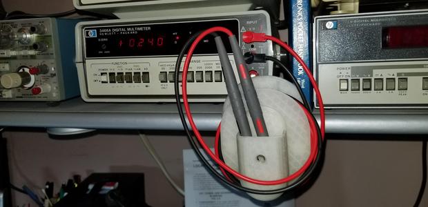 Test lead holder