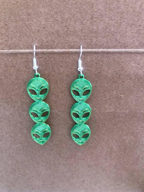 Earring Alien Face pendant