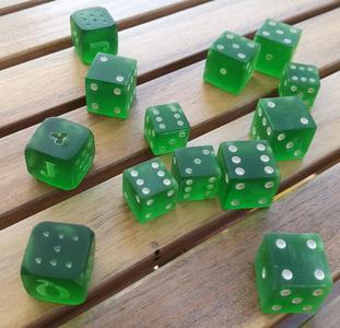 DADOS DE POKER Y PARCHIS