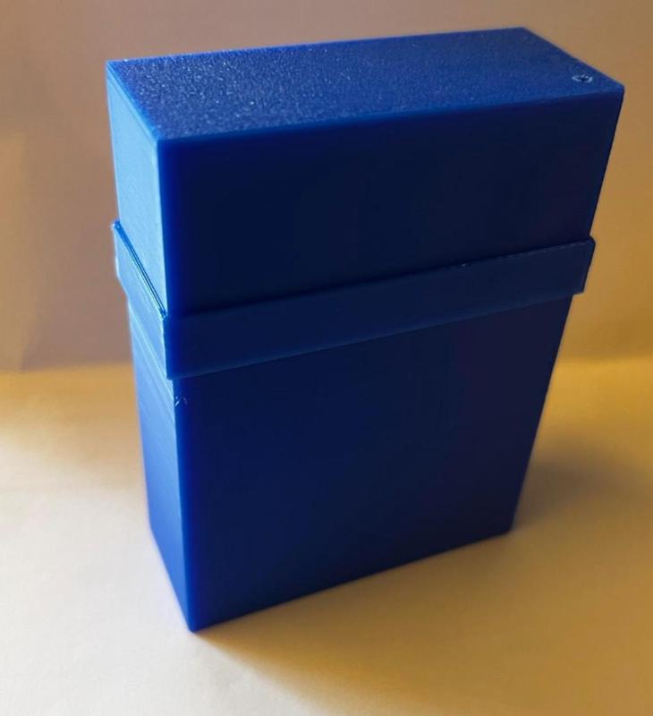 M*rlb*ro Red M sigarettebox