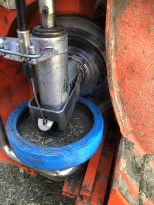Husqvarna friction wheel