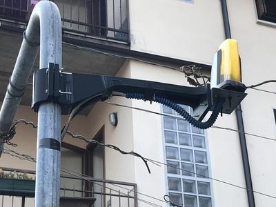 Extendable support for automatic gate lamp & sensors