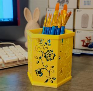 Rose pen holder assembly