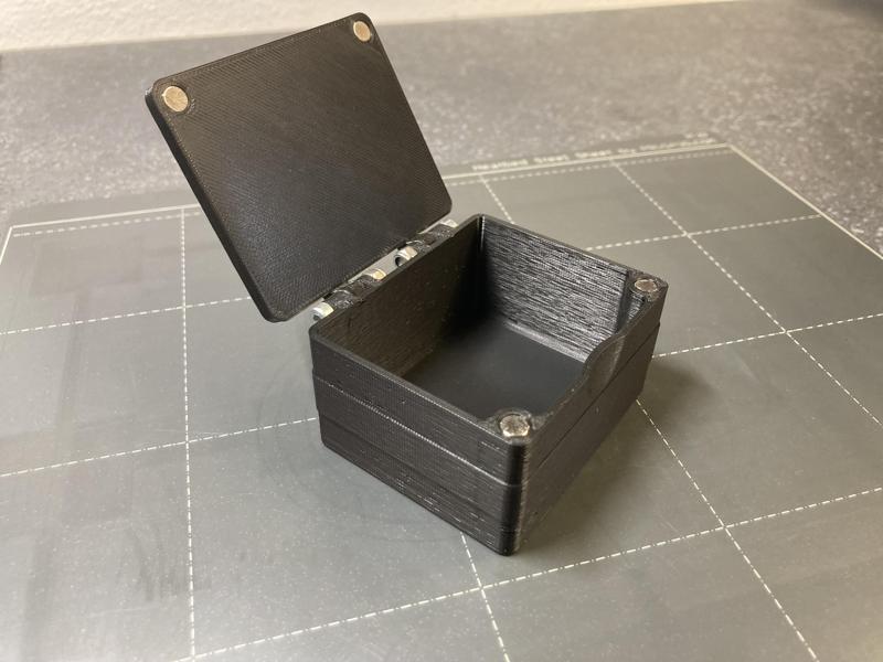 Box with magnets