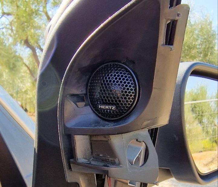 Ford Focus mk2: Anello di supporto per tweeter HERTZ - ALPINE
