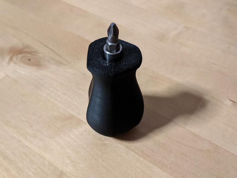 Ergonomic stubby screwdriver handle for magnetic hex bit holders