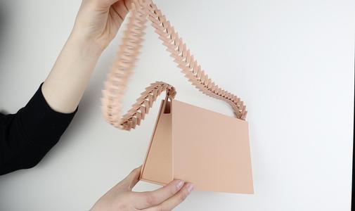 Self Closing Triangle Purse with Geometric Link Chain