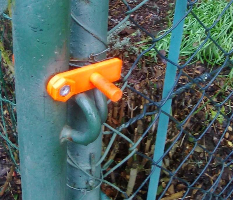 Garden gate latch / závora zahradních vrátek