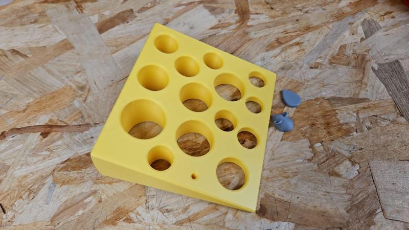Cheese and mouse game