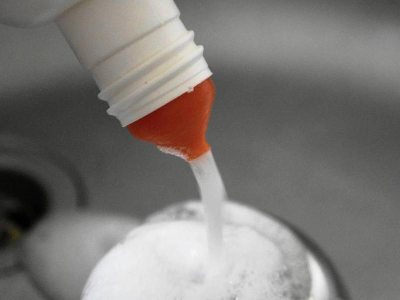 Aerating foam nozzle