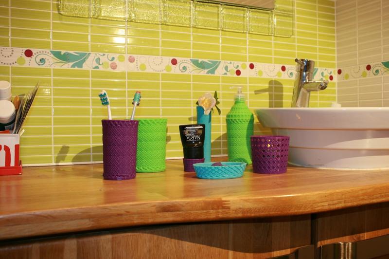 7 [set of seven matching bathroom accessories]