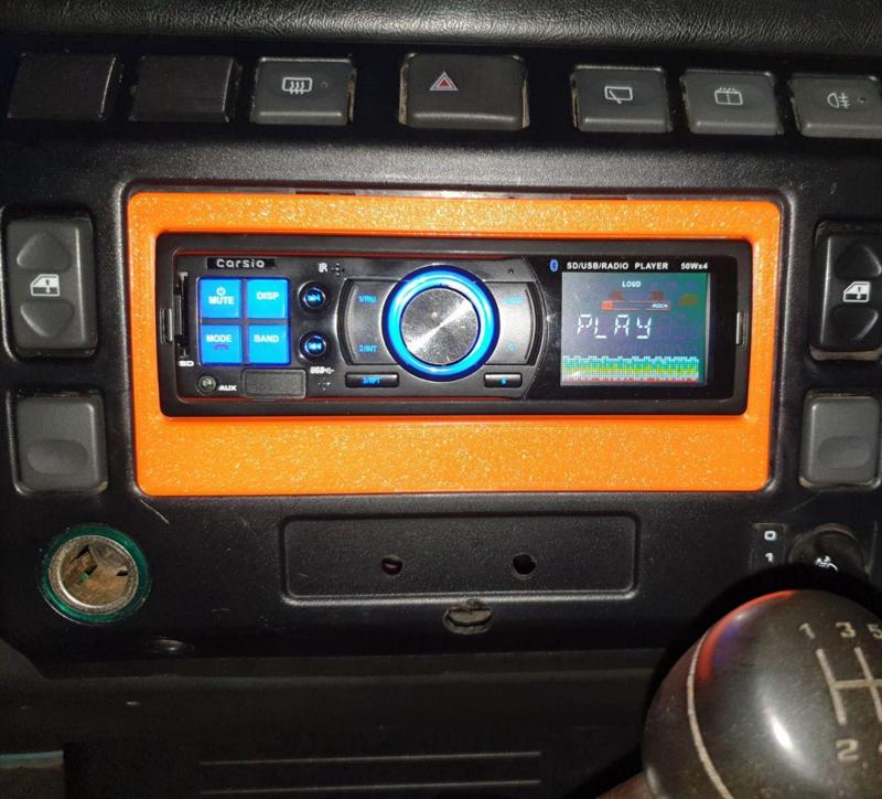 Land Rover Defender TD5 Stereo Surround
