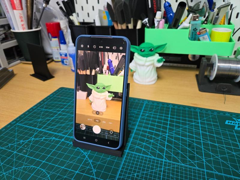 Simple, universal phone/ebook stand